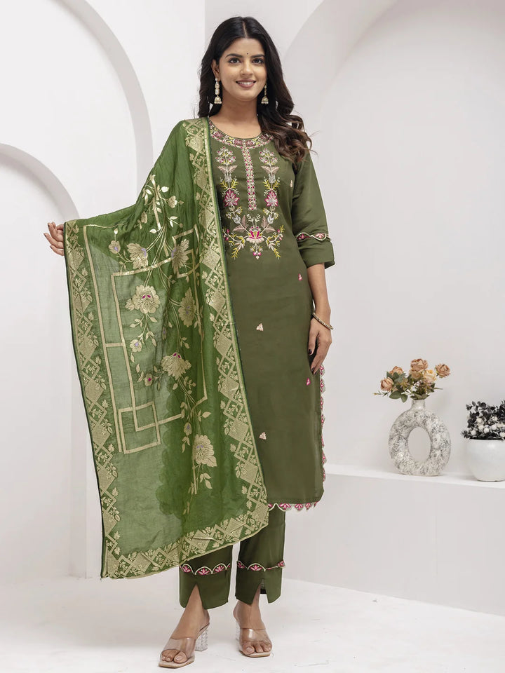 Exquisite Designer Salwar Kameez for Mehendi Celebrations