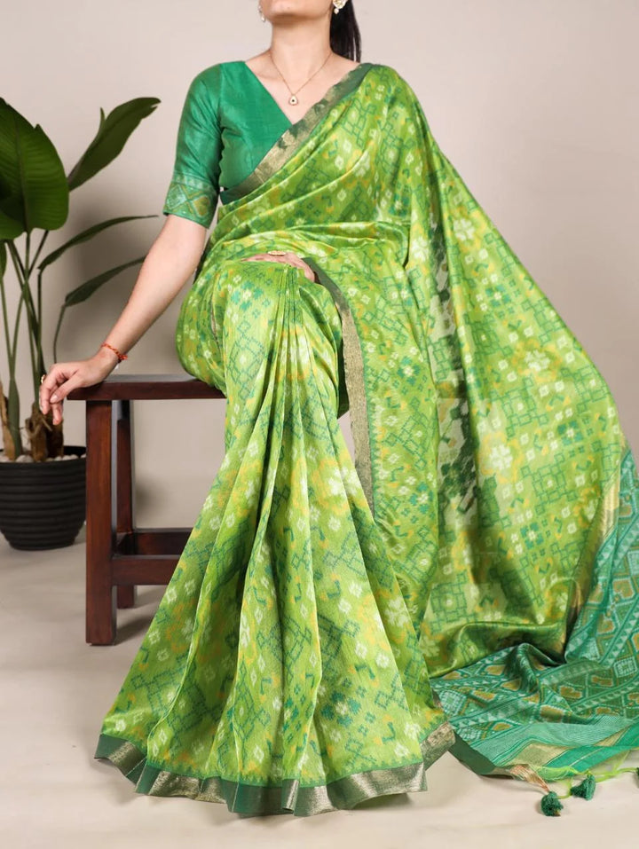 Elegant Raw Silk Saree with Zari Border & Tassels for Festive Wear