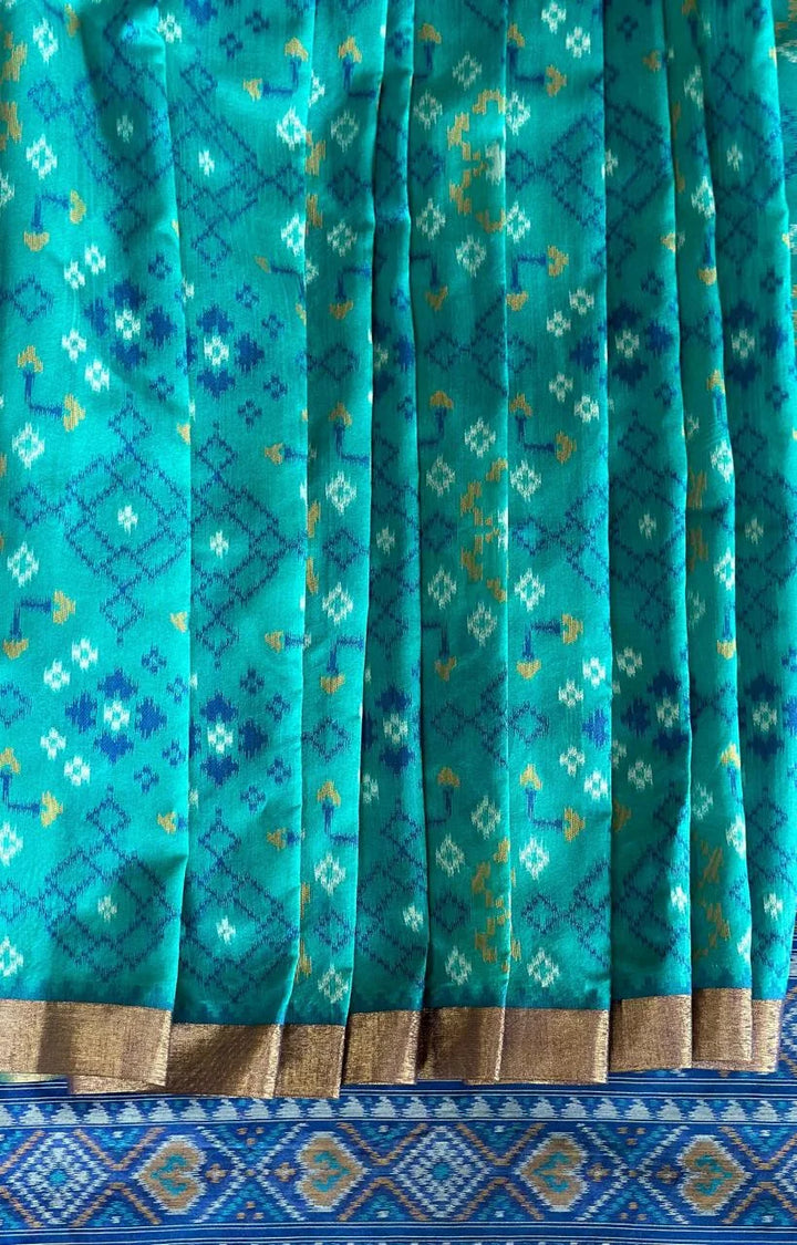 Elegant Raw Silk Saree with Zari Border & Tassels for Festive Wear