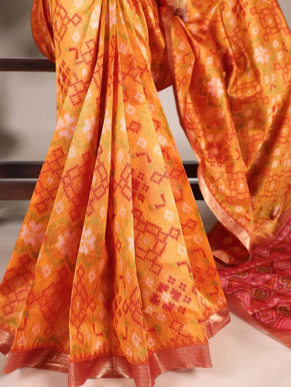 Elegant Raw Silk Saree with Zari Border & Tassels for Festive Wear
