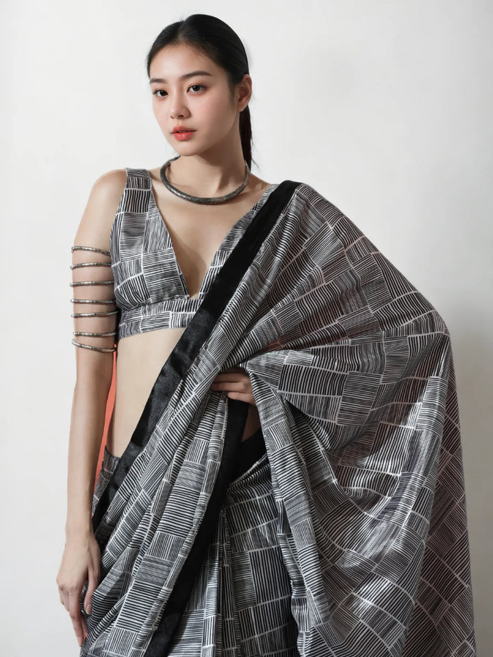 Stylish Black Chinon Saree  with Chic Digital Prints