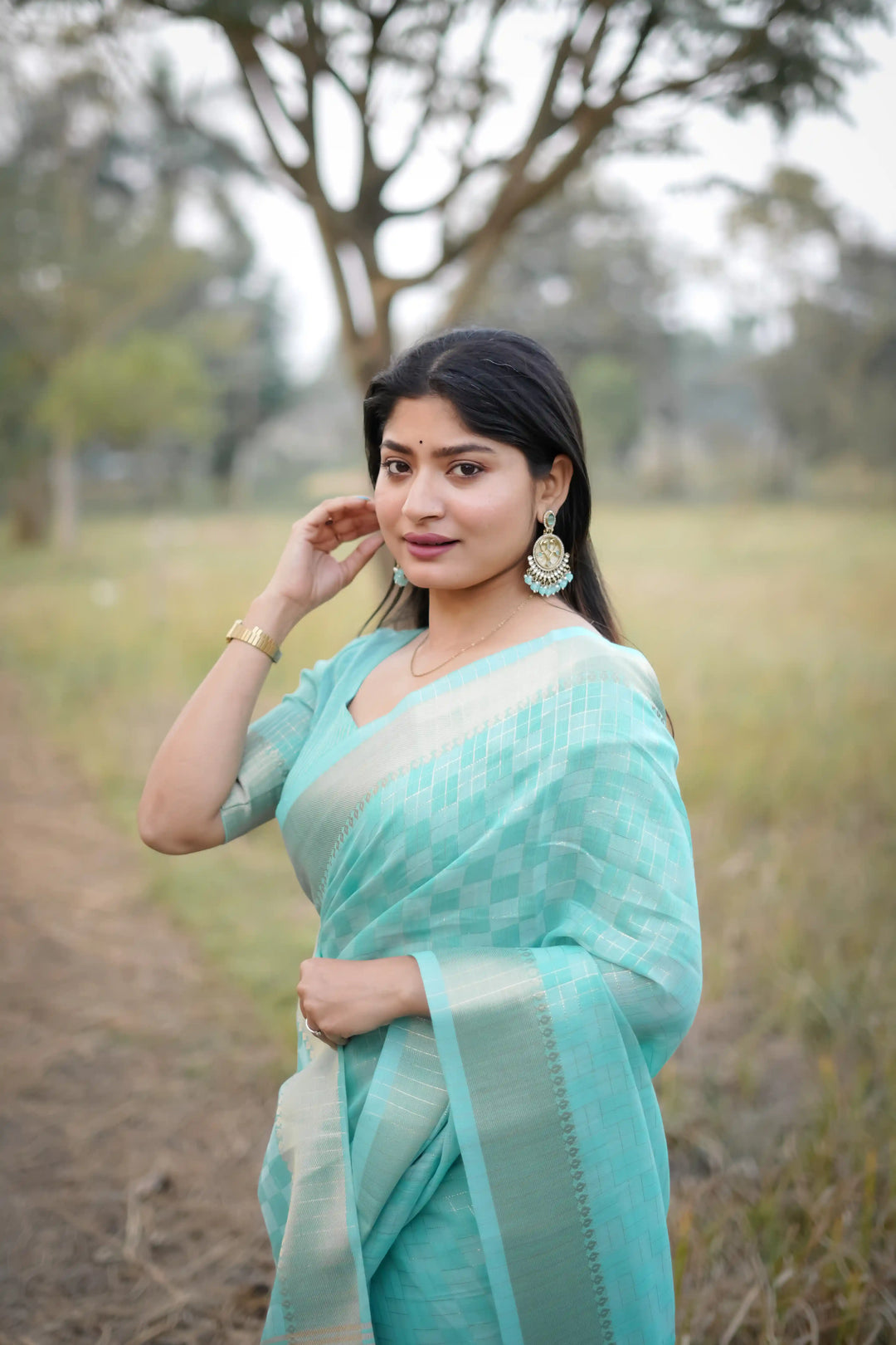Classy Kalyani Silk Saree & Blouse with Designer Weaving Checks