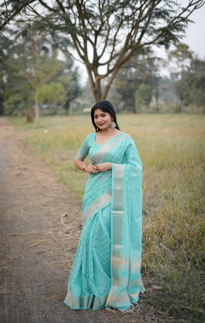 Classy Kalyani Silk Saree & Blouse with Designer Weaving Checks