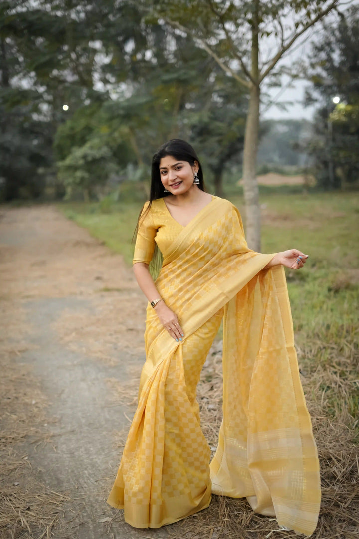 Classy Kalyani Silk Saree & Blouse with Designer Weaving Checks