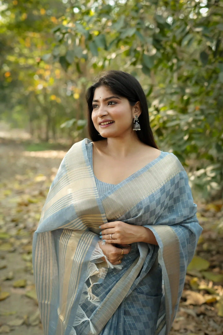 Classy Kalyani Silk Saree & Blouse with Designer Weaving Checks