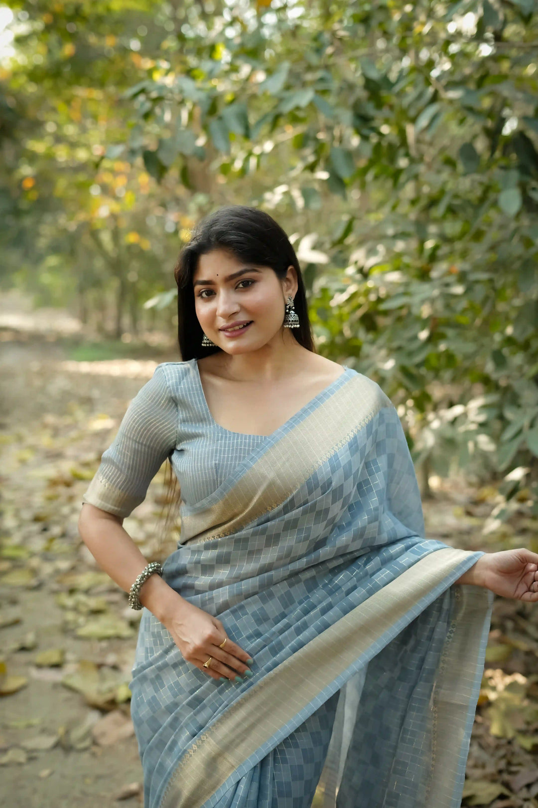 Classy Kalyani Silk Saree & Blouse with Designer Weaving Checks