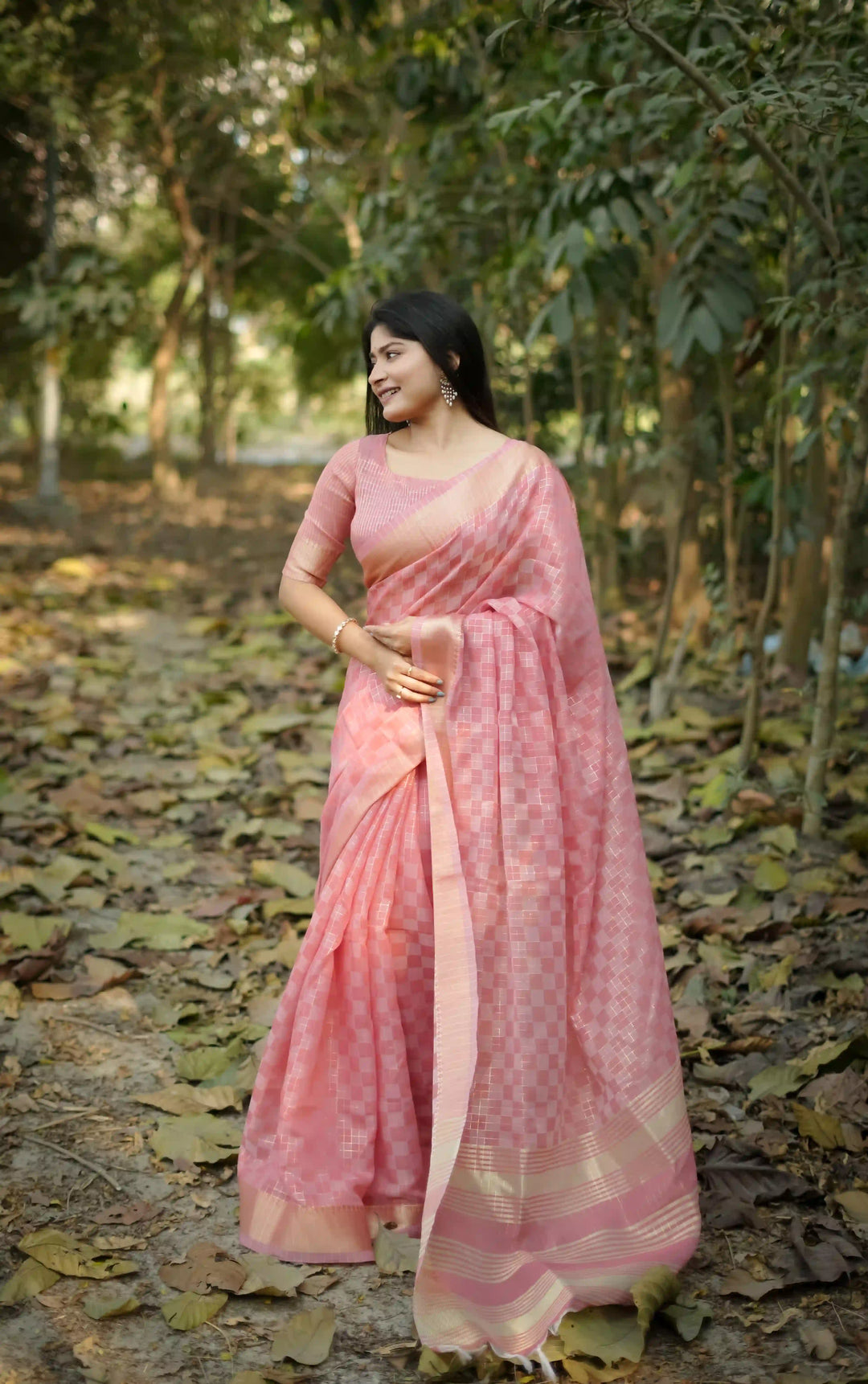Classy Kalyani Silk Saree & Blouse with Designer Weaving Checks