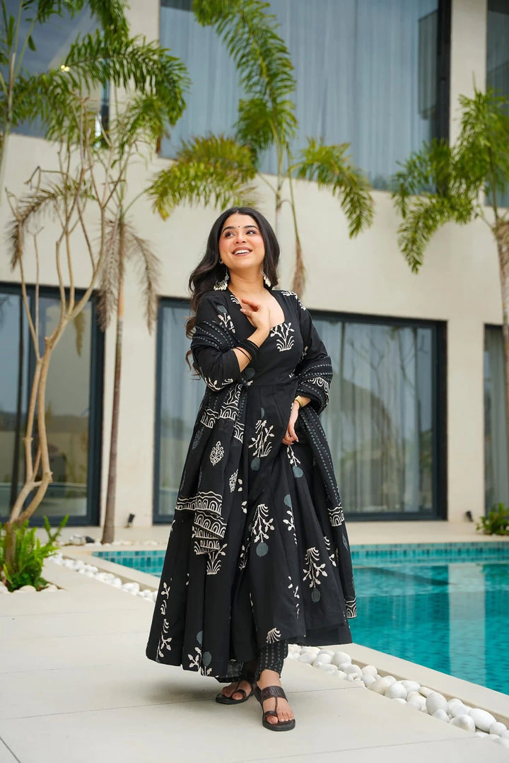 Classic Black Anarkali For Plus Size – Ethnic & Elegant
