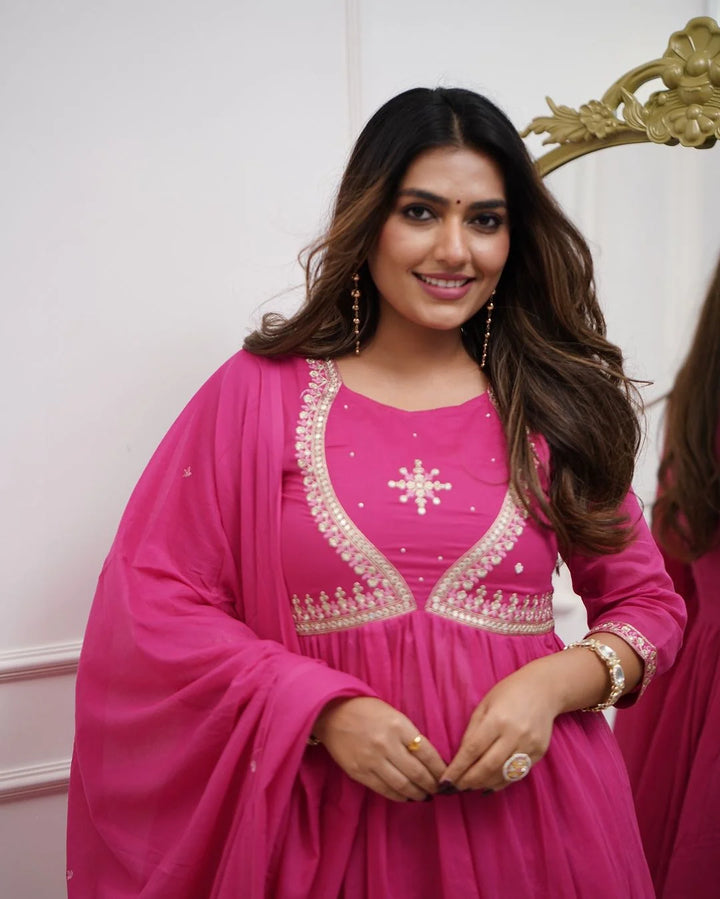 Stunning Embroidered Suit Set in Muslin Cotton Fabric