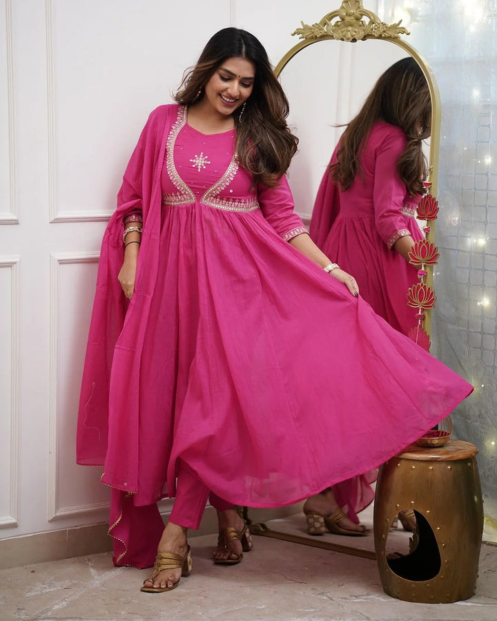 Stunning Embroidered Suit Set in Muslin Cotton Fabric