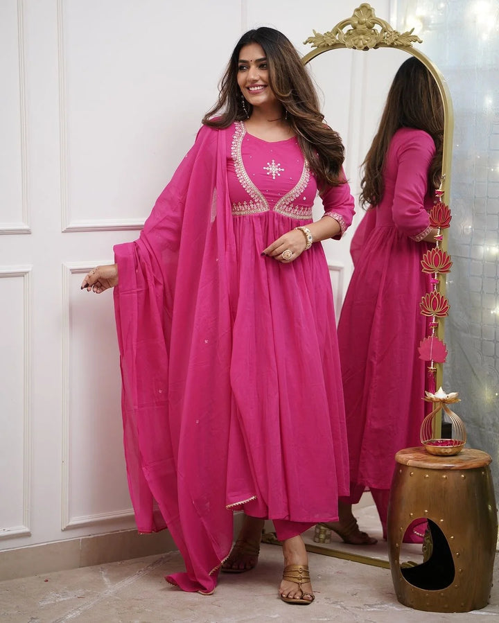 Stunning Embroidered Suit Set in Muslin Cotton Fabric