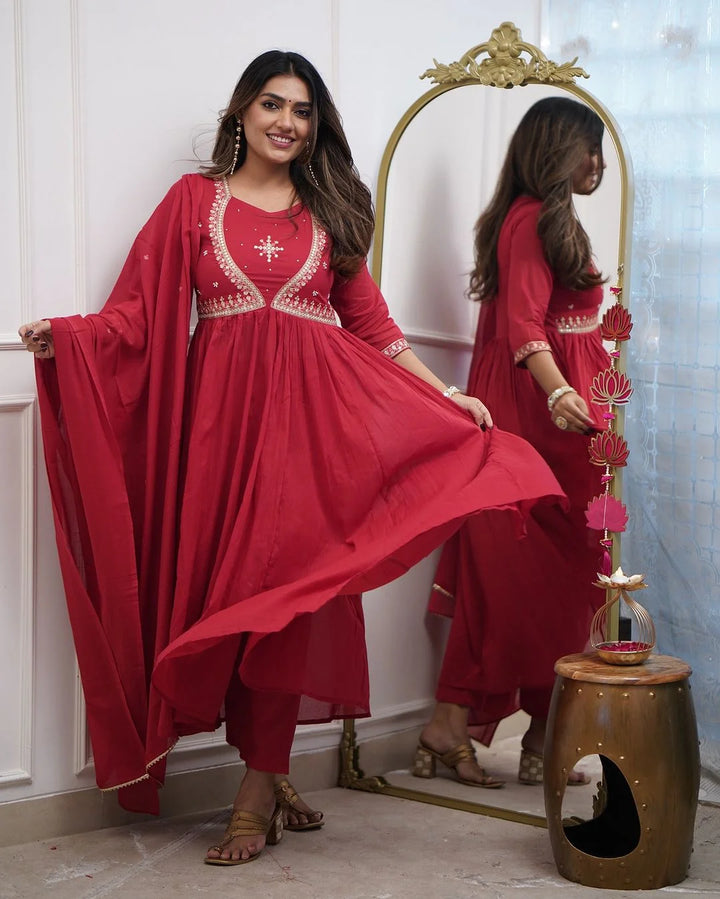 Stunning Embroidered Suit Set in Muslin Cotton Fabric