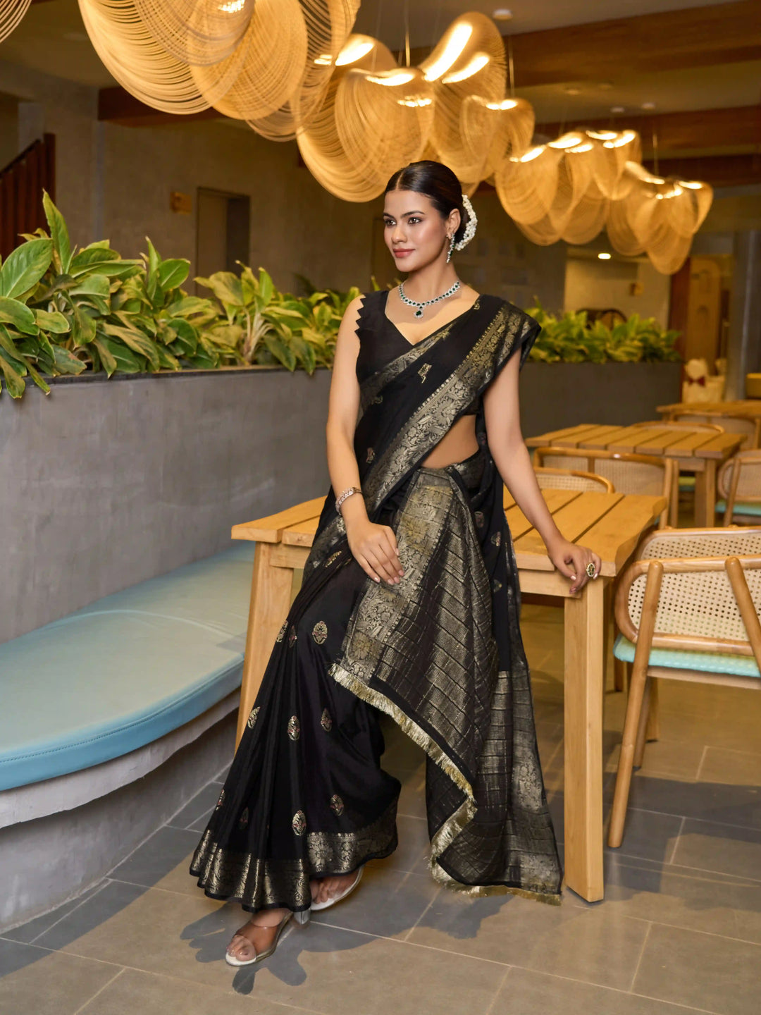 Chinon Wevon Jacquard Designer Saree with Blouse for Traditional Wear