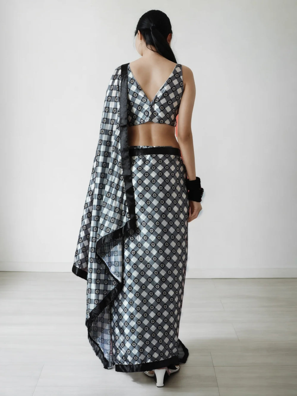 Chinon Saree with Blouse Silverbin
