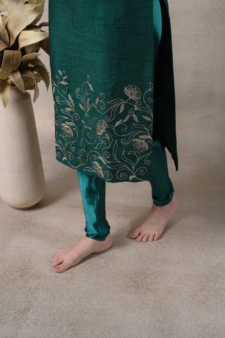 Royal Pakizah Embroidered Suit Set | Gaji Silk Dupatta & Feminine Chudidaar