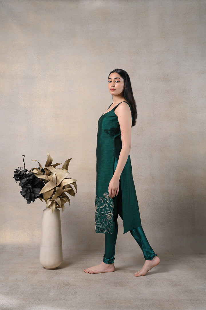 Royal Pakizah Embroidered Suit Set | Gaji Silk Dupatta & Feminine Chudidaar
