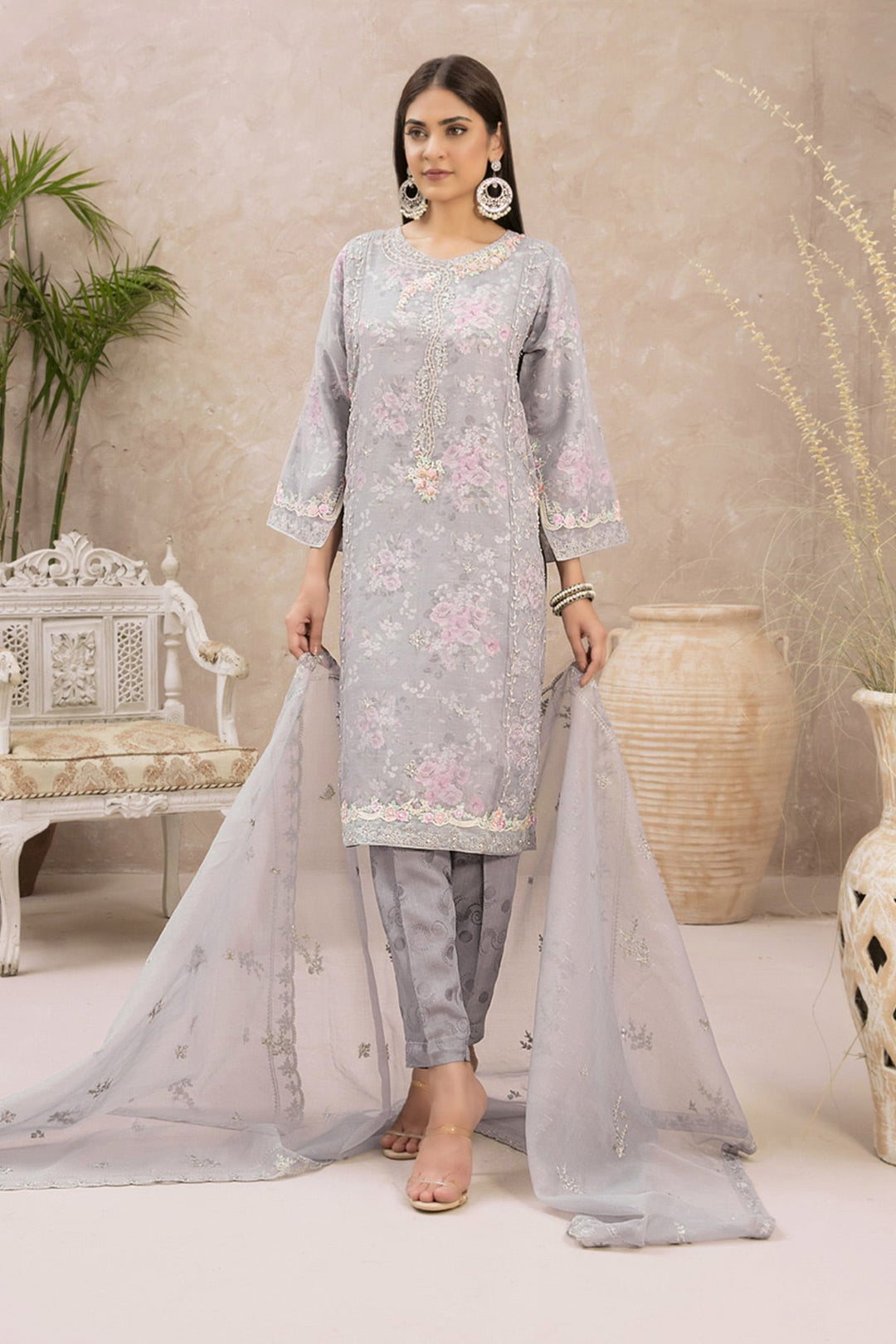 Elegant Light Gray Kameez with Salwar | Featuring a Graceful Dupatta