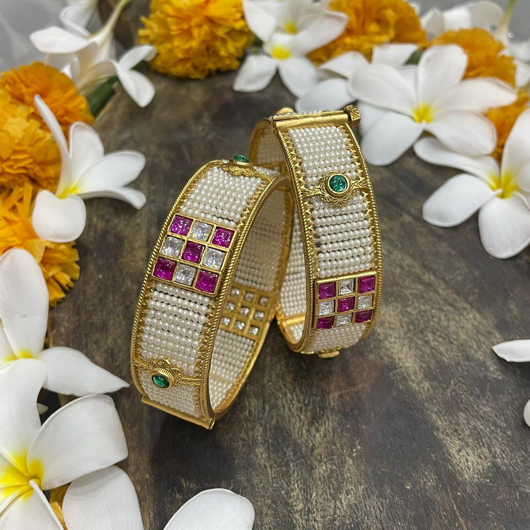 GOLDEN BANGLES - SilverBin