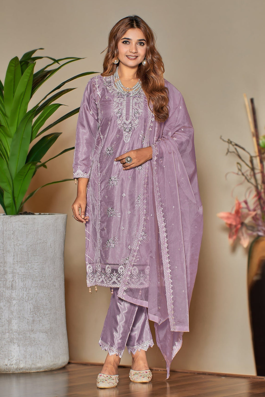 Light Purple Organza Suit Set | Timeless Ethnic Attire with a Graceful Dupatta