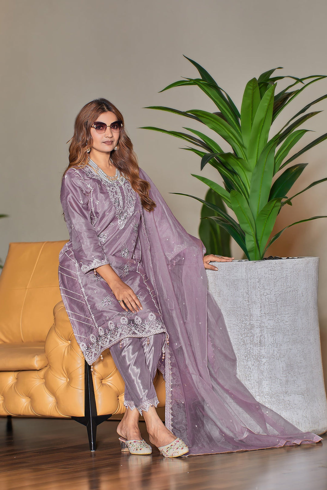Light Purple Organza Suit Set | Timeless Ethnic Attire with a Graceful Dupatta