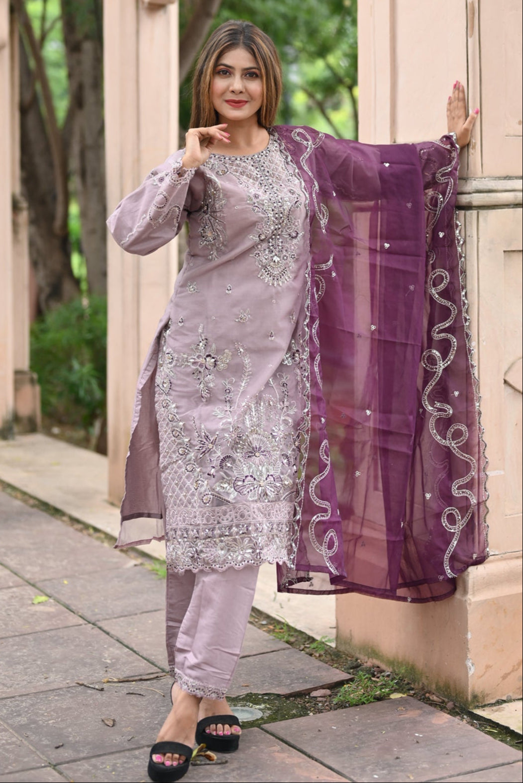 Light Purple Organza Suit Set | Timeless Ethnic Attire with a Graceful Dupatta