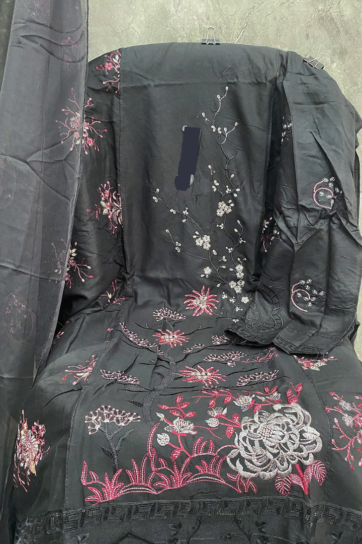 Graceful Black Organza Kameez & Salwar | Paired with a Stunning Dupatta