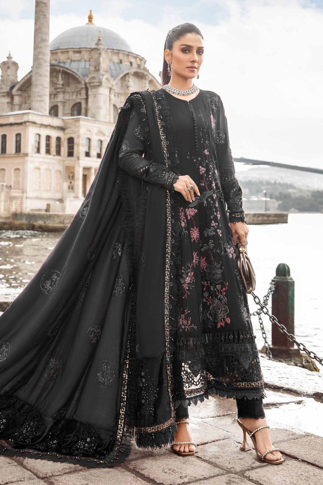 Graceful Black Organza Kameez & Salwar | Paired with a Stunning Dupatta
