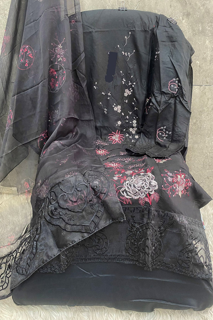 Graceful Black Organza Kameez & Salwar | Paired with a Stunning Dupatta