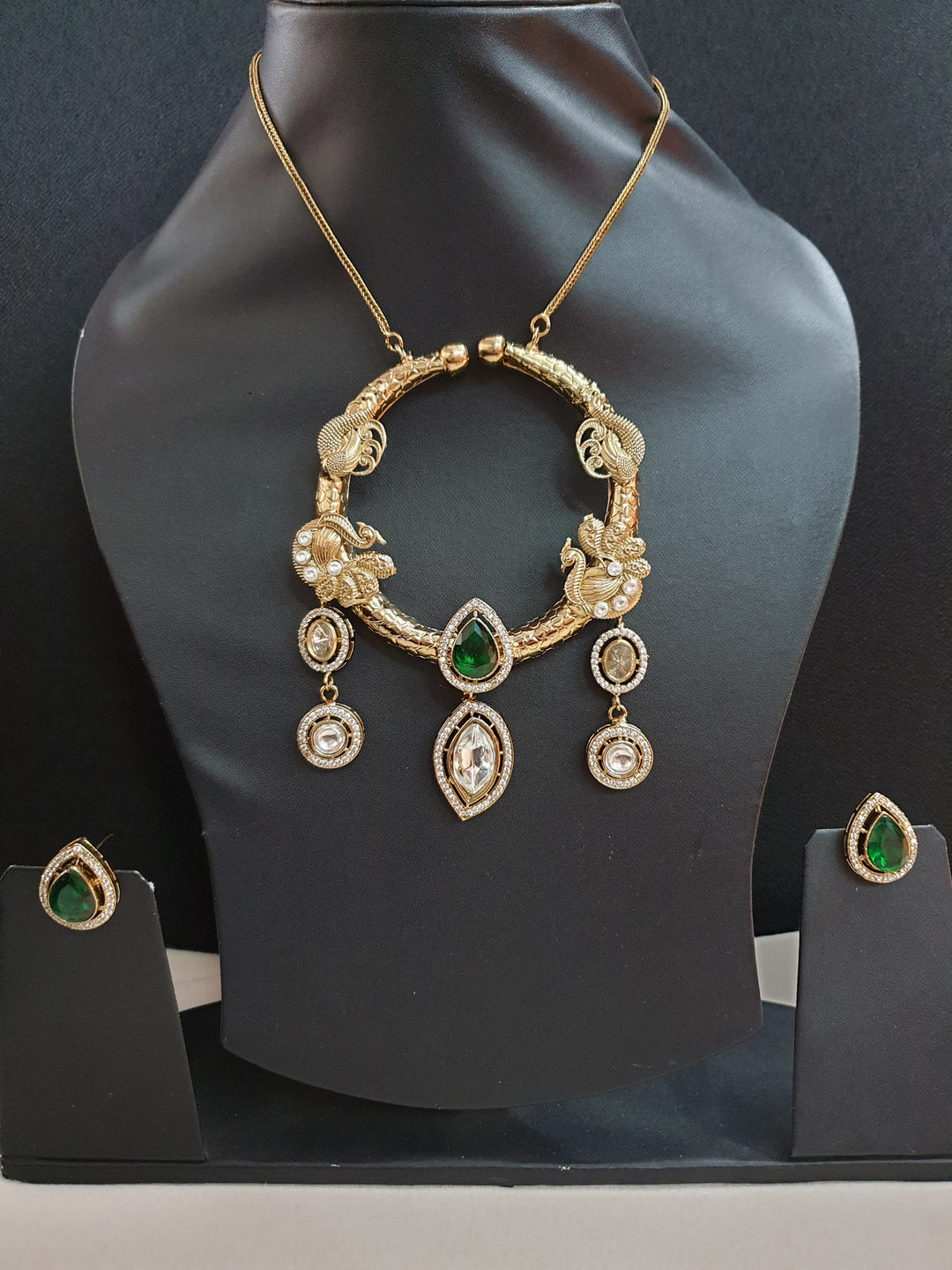 Elegant Pendant Set | Stylish Jewelry Collection