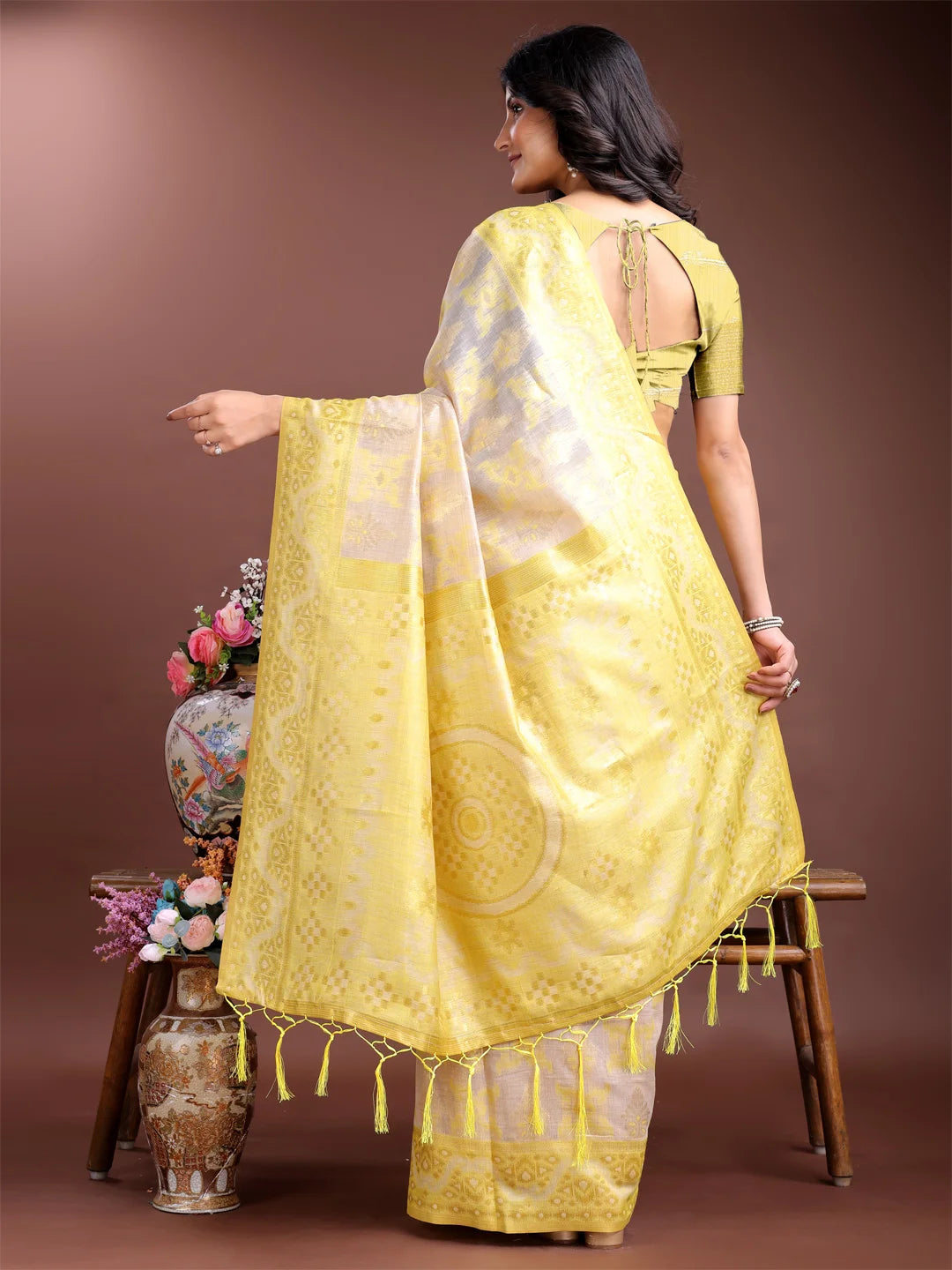 Yellow ethnic saree with stylish Jacquard detailing

