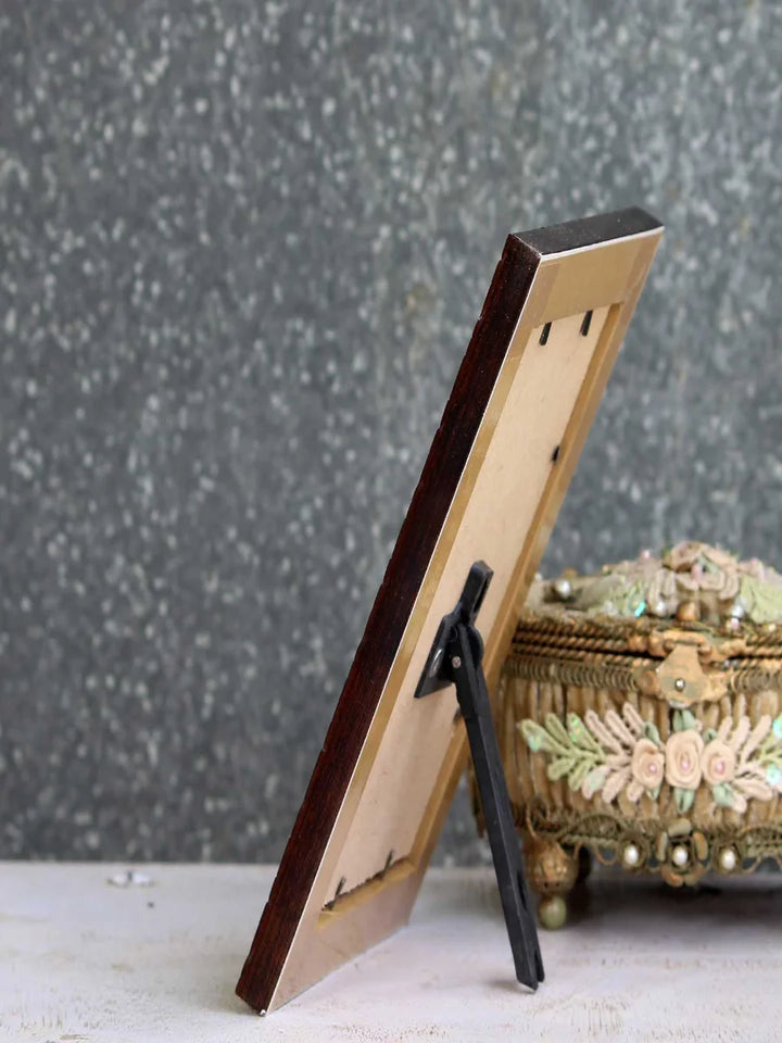 Modern Photo Frame | Eye-Catching Design for Memorable Wall Decor