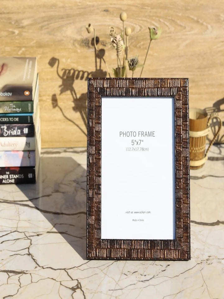 Vintage Photo Frame | Modern Display & Wall Hook Design for Memories