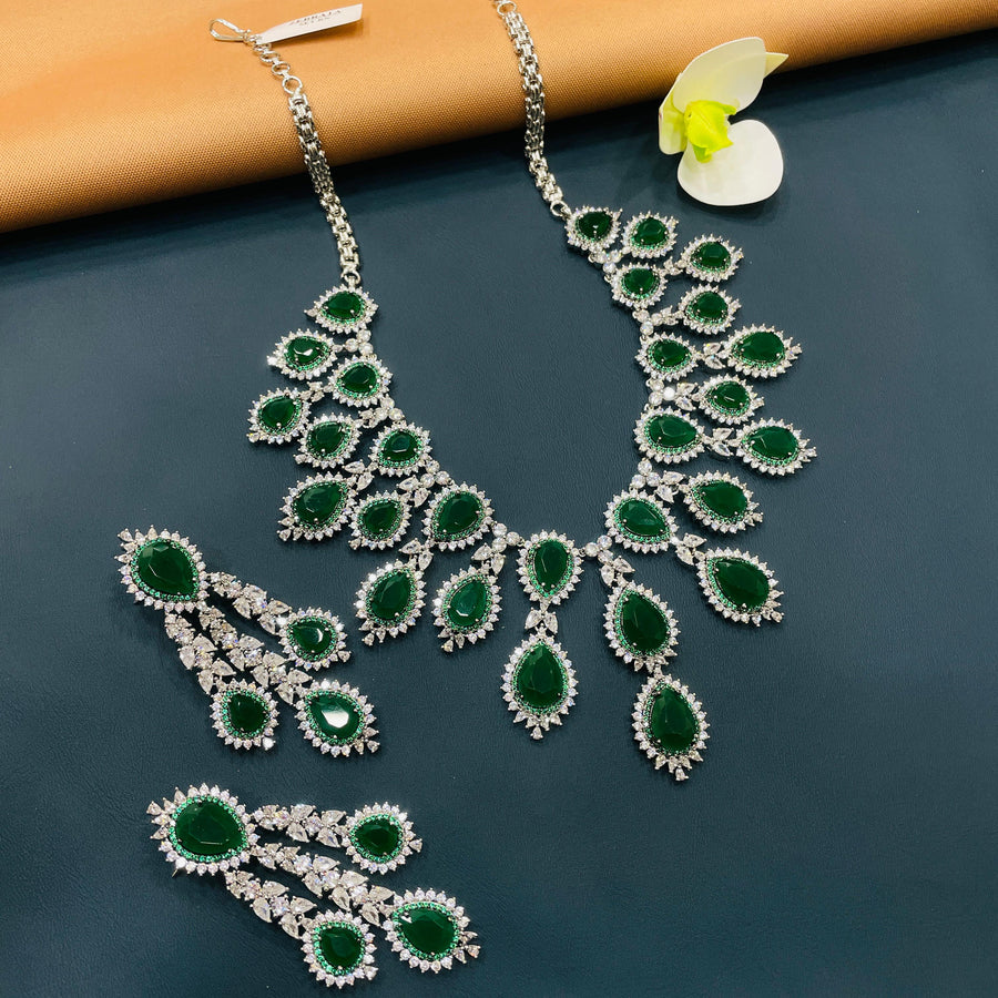 Stunning American diamond necklace, ideal for wedding celebrations.