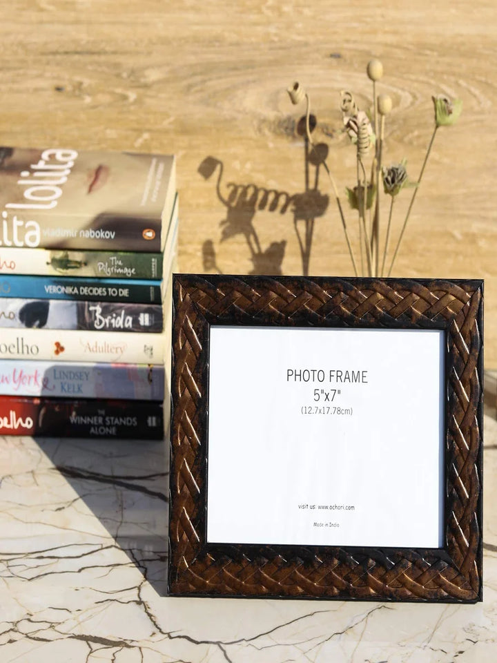 Vintage Gulley Photo Frame | Modern Design with Stand & Wall Hooks