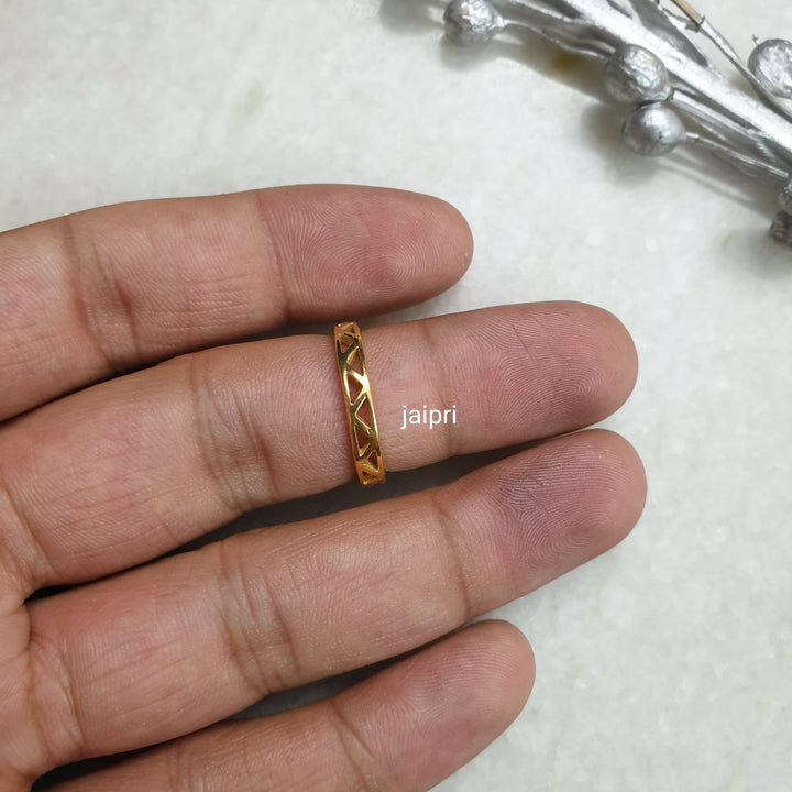 Gold Geometric Ring | (Size US 7) Fashionable