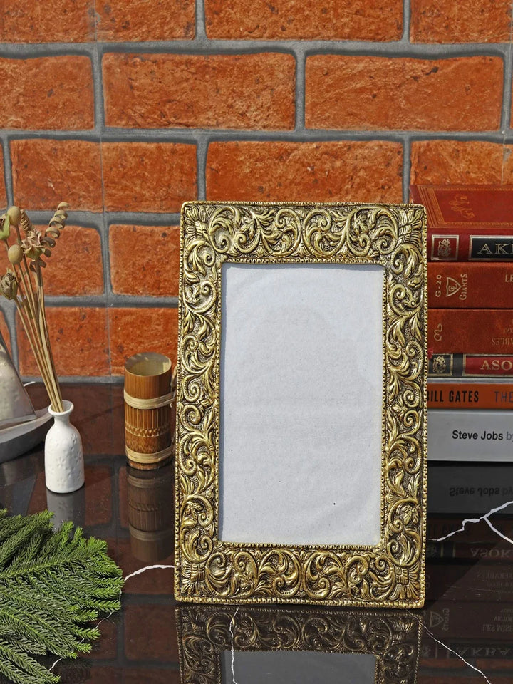 Modern Photo Frame for Home or Office | Stand and Wall Mount Included