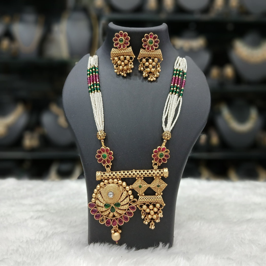 Elegant pearl mala necklace set with intricate detailing, ideal for brides.