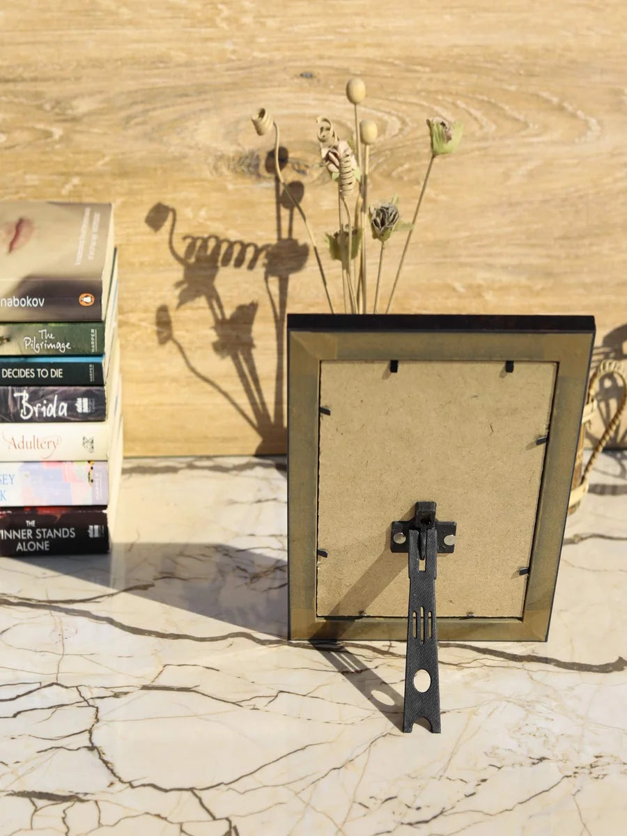 Vintage Photo Frame | Modern Display & Wall Hook Design for Memories