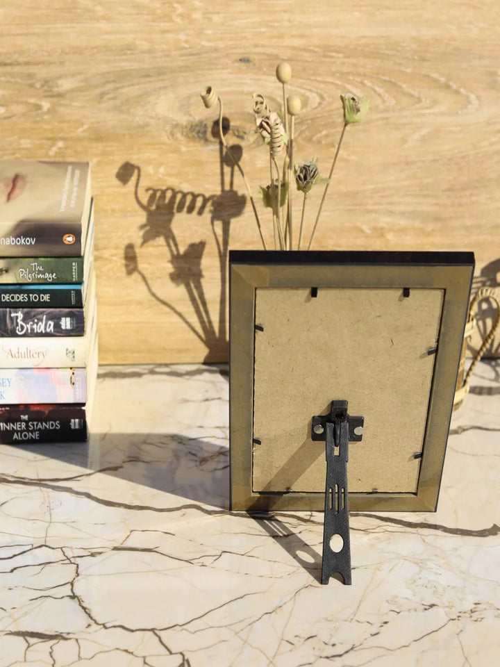 Vintage Photo Frame | Modern Display & Wall Hook Design for Memories