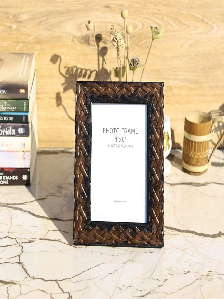 Vintage Gulley Photo Frame | Elegant Wall Decor with Stand & Hooks