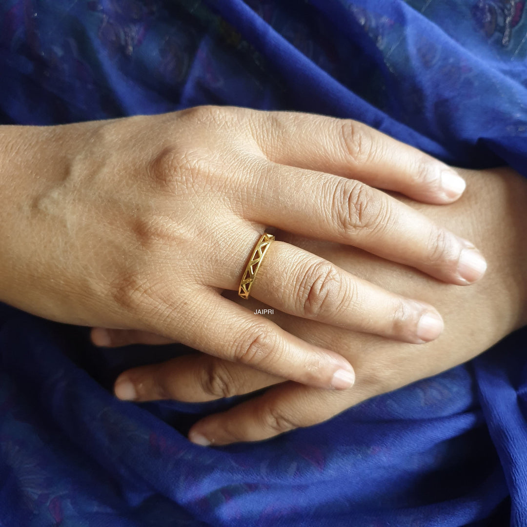 Gold Geometric Ring | (Size US 7) Fashionable
