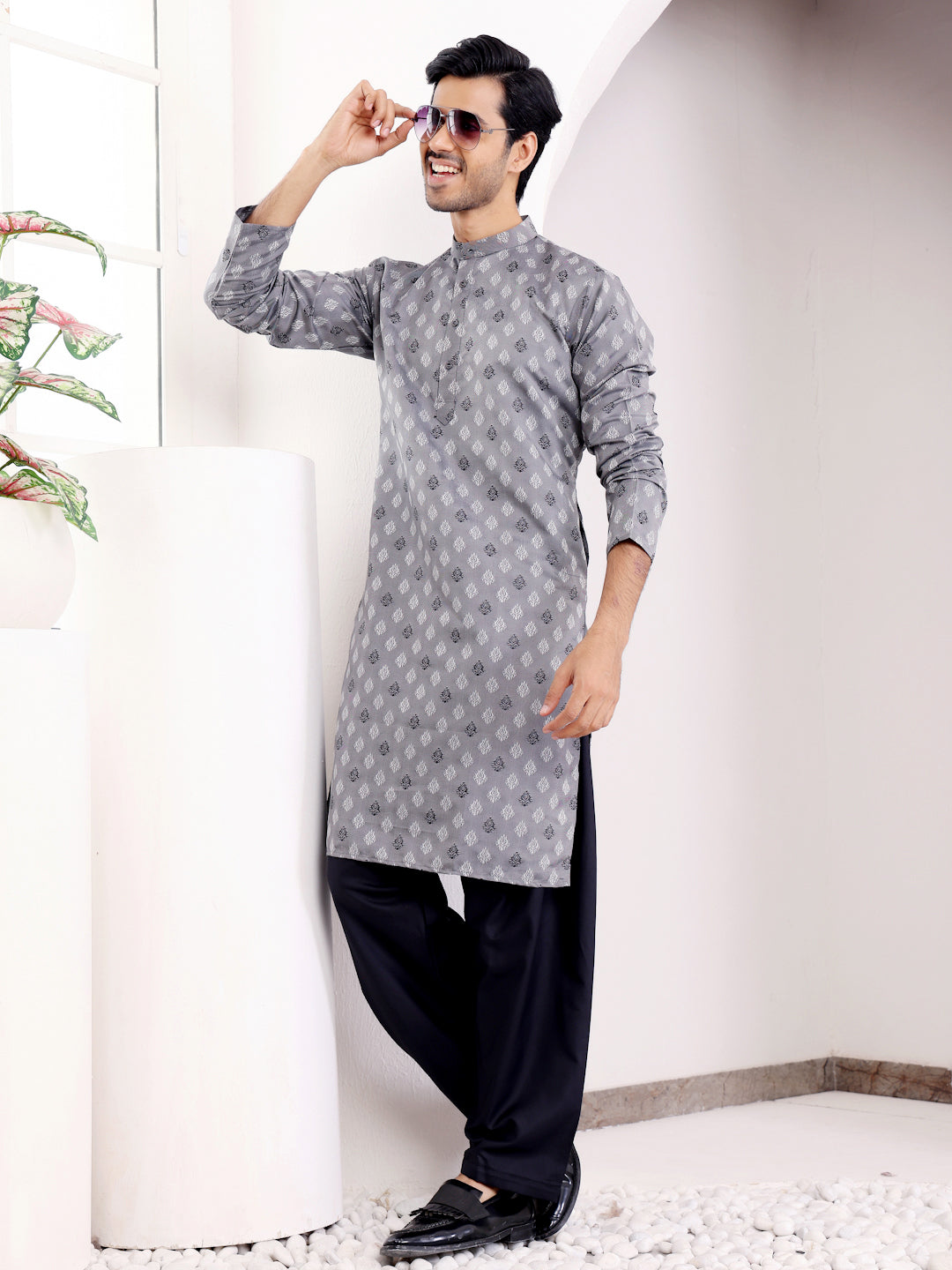 Stylish gray kurta with delicate handwoven patterns, designed for both casual and formal occasions.