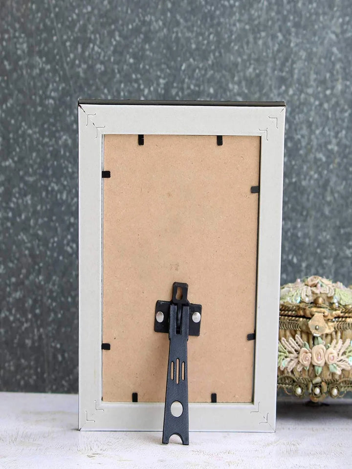 Vintage Gulley Photo Frame | Showcase Memories with Modern Elegance