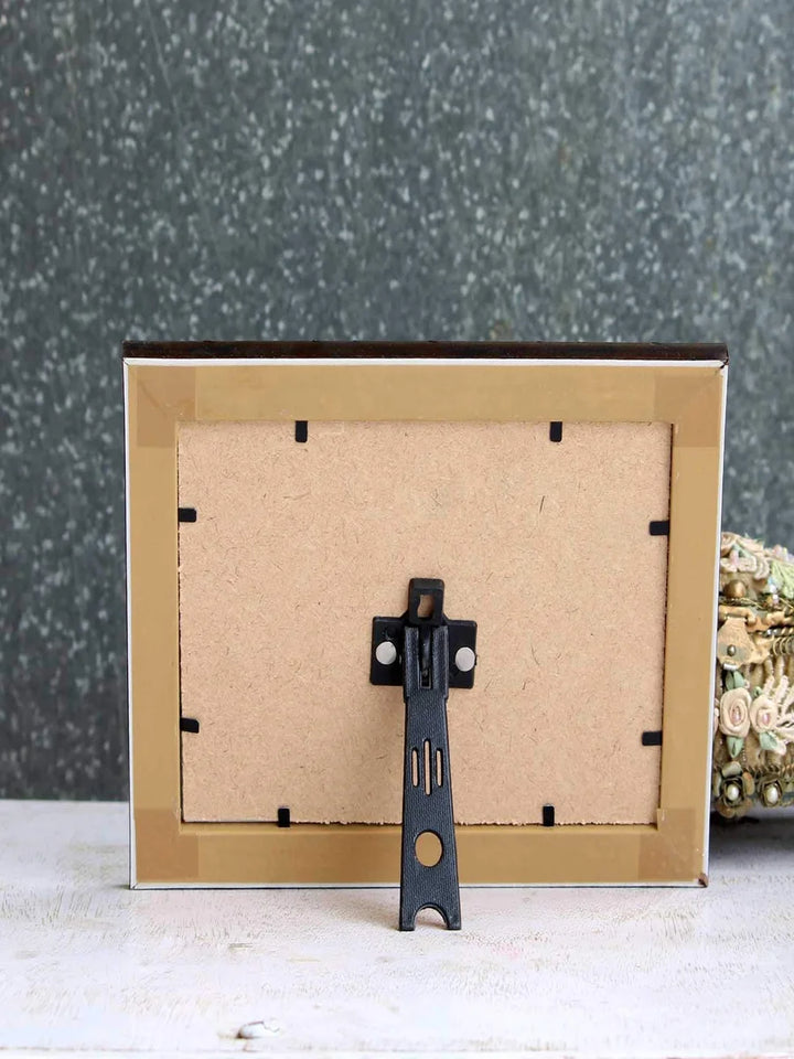 Vintage Gulley Photo Frame | Modern Art Display Stand for Memories