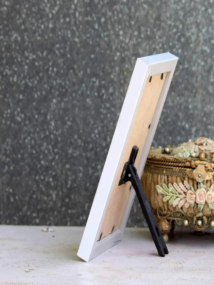 Eye-Catching Modern Photo Frame | Display Art & Memories Stylishly
