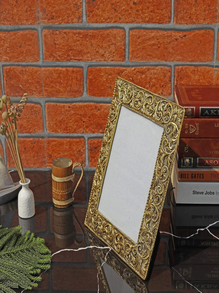 Modern Photo Frame for Home or Office | Stand and Wall Mount Included
