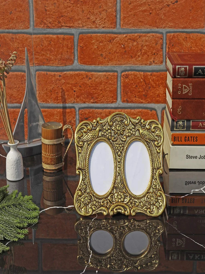 Vintage Gulley Photo Frame | Modern Design with Stand and Hanging Hooks