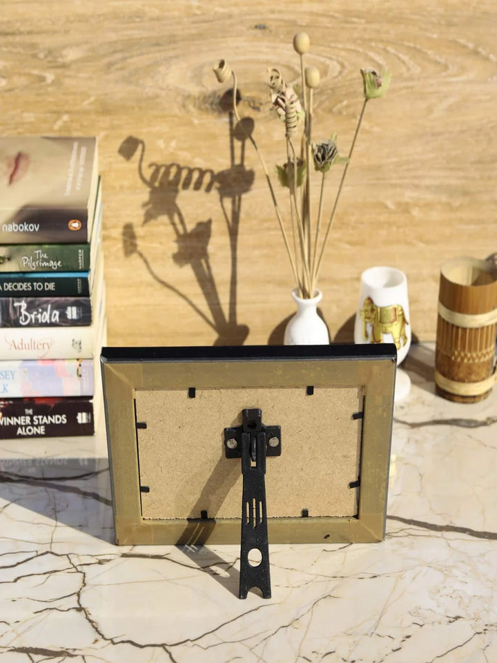 Vintage Gulley Photo Frame | Modern Design with Stand & Wall Hooks