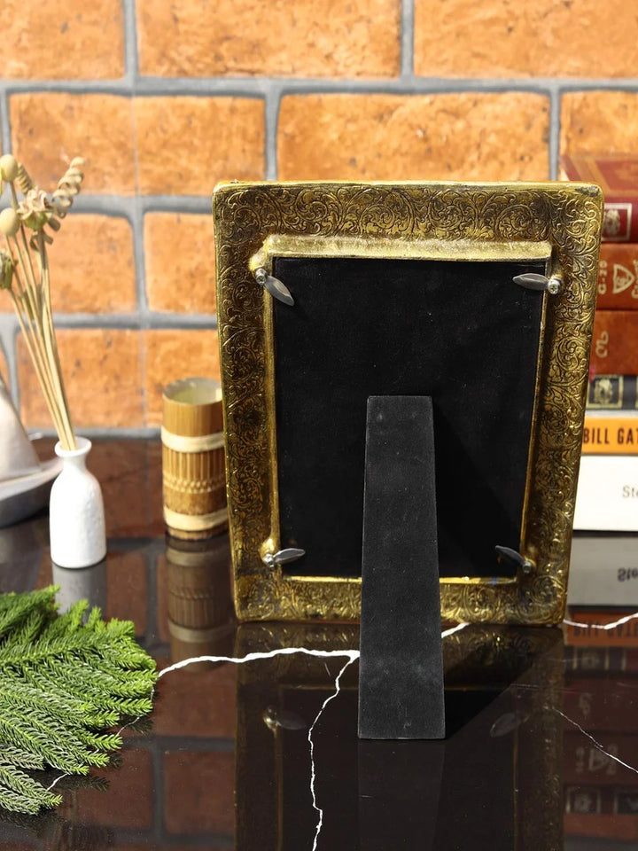 Modern Photo Frame for Home or Office | Stand and Wall Mount Included
