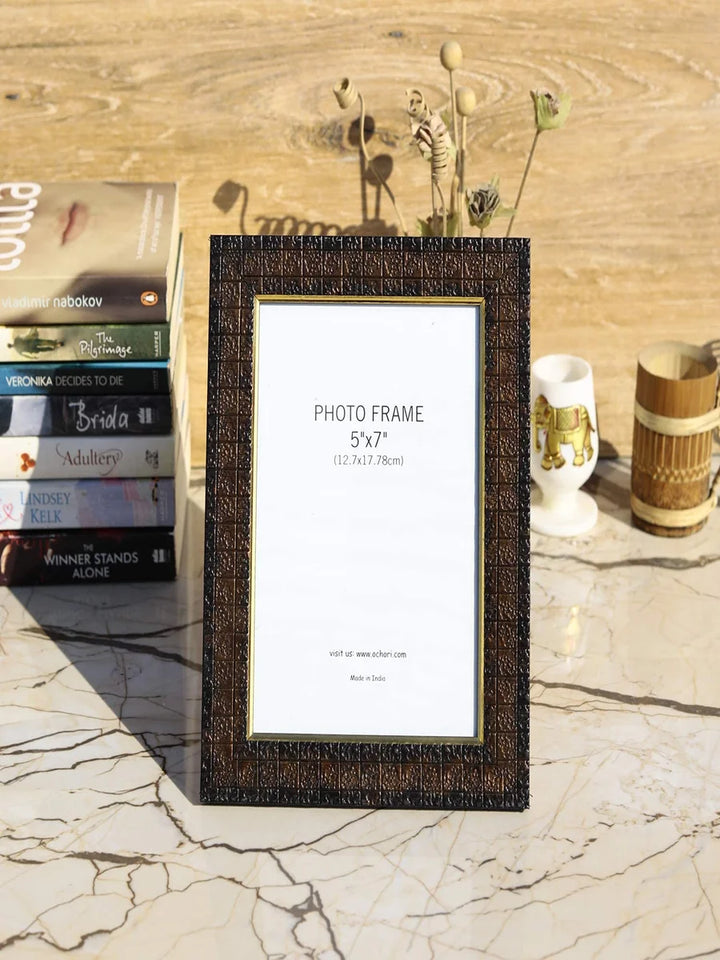 Vintage Gulley Photo Frame | Modern Display with Glass Face & Stand